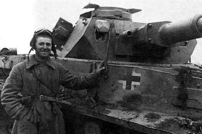 Người thợ lái máy kéo Xô Viết đánh chiếm xe tăng của phát xít Đức - Ảnh 2.