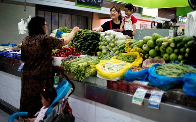 Chính phủ Trung Quốc yêu cầu các hộ gia đình trên cả nước tích trữ nhu yếu phẩm trong bối cảnh mùa đông đang đến gần. Ảnh: Reuters