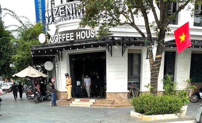 Người dân bỏ chạy tán loạn sau tiếng súng nổ trong quán cà phê - Ảnh 1.