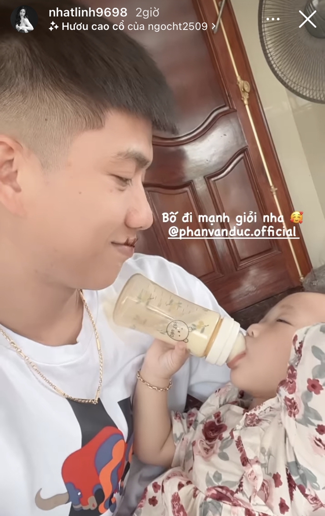 Tuyển thủ Việt Nam nghẹn ngào tạm biệt vợ con và bạn gái để lên đường làm nhiệm vụ - Ảnh 4.