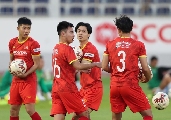 Thầy Park dạy tuyển Việt Nam cách thoát người khi bị kèm chặt ở AFF Cup - Ảnh 17.