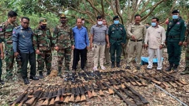 Campuchia bắt hàng loạt sĩ quan dính đến đường dây buôn bán vũ khí trái phép - Ảnh 1.