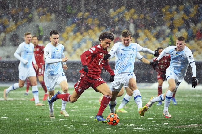 Lewandowksi lập siêu phẩm giúp Bayern Munich giành vé vào vòng 1/8 Champions League - Ảnh 4.