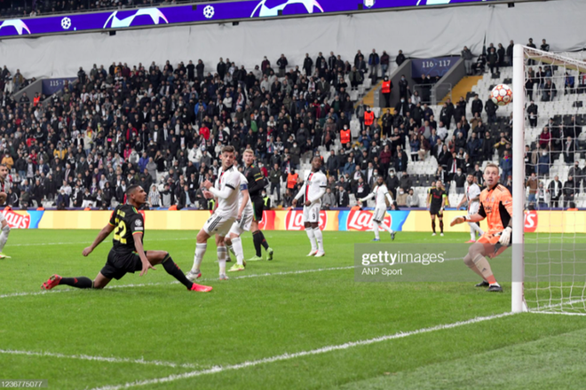 Sát thủ Ajax chỉ cần đứng im cũng vượt qua siêu kỷ lục của Ronaldo và Haaland tại Champions League - Ảnh 1.