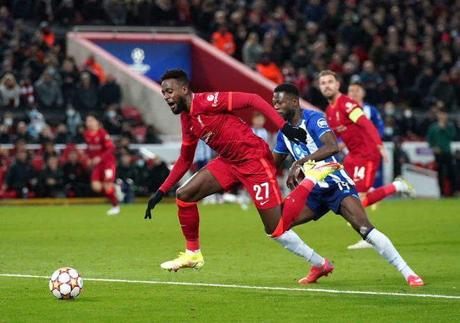 Thiago ghi siêu phẩm sút xa khó tin, Liverpool nối dài mạch toàn thắng ở Champions League - Ảnh 12.