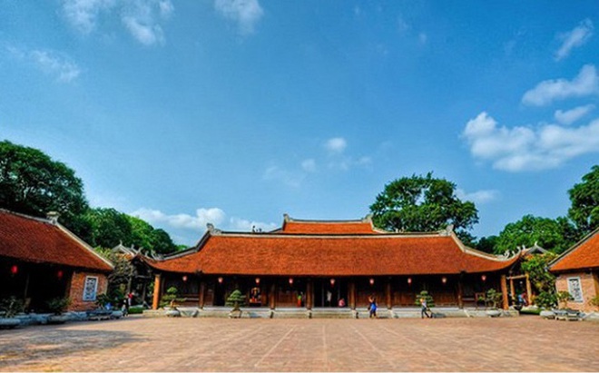 Quốc Tử Giám ở bên cạnh Văn Miếu được coi là trường đại học đầu tiên ở Việt Nam. Ban đầu, trường chỉ dành riêng cho con vua và con các bậc đại quyền quý (nên gọi tên là Quốc Tử). Ảnh minh họa