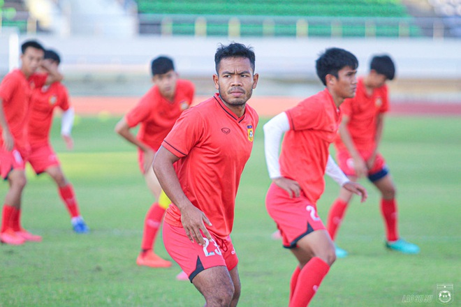 Thiếu quân, tuyển Lào vẫn hăng say luyện tập chuẩn bị đấu tuyển Việt Nam tại AFF Cup 2020 - Ảnh 2.