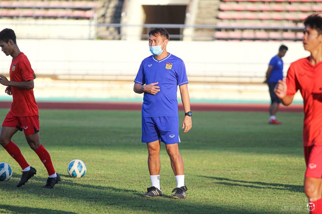 Thiếu quân, tuyển Lào vẫn hăng say luyện tập chuẩn bị đấu tuyển Việt Nam tại AFF Cup 2020 - Ảnh 12.