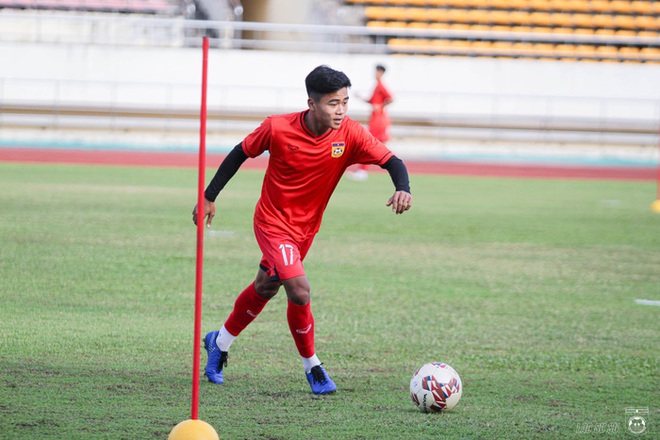 Thiếu quân, tuyển Lào vẫn hăng say luyện tập chuẩn bị đấu tuyển Việt Nam tại AFF Cup 2020 - Ảnh 13.