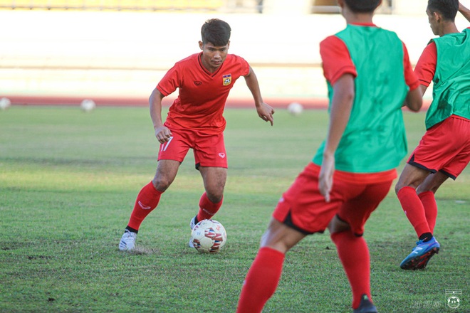 Thiếu quân, tuyển Lào vẫn hăng say luyện tập chuẩn bị đấu tuyển Việt Nam tại AFF Cup 2020 - Ảnh 16.