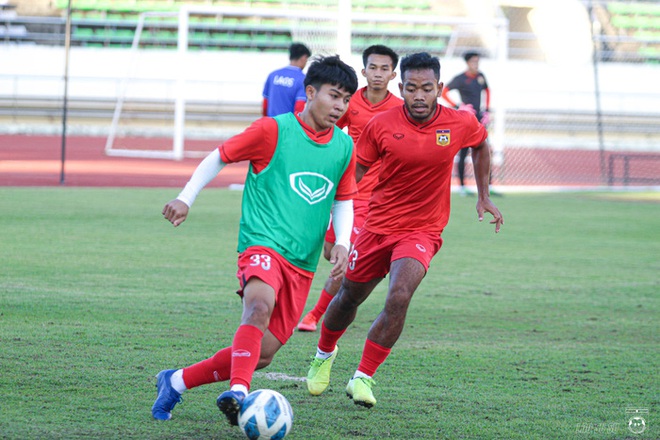 Thiếu quân, tuyển Lào vẫn hăng say luyện tập chuẩn bị đấu tuyển Việt Nam tại AFF Cup 2020 - Ảnh 7.