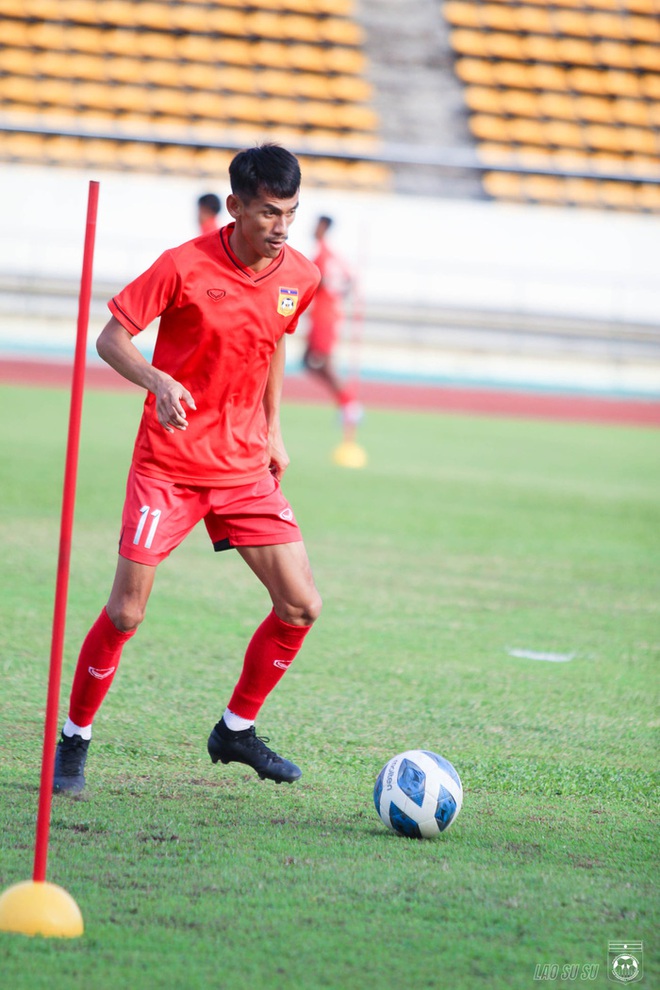 Thiếu quân, tuyển Lào vẫn hăng say luyện tập chuẩn bị đấu tuyển Việt Nam tại AFF Cup 2020 - Ảnh 9.