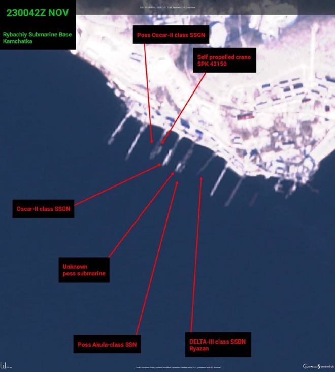 Máy bay lạ tấn công Donetsk, hành tung bí ẩn; Tàu ngầm Nga khẩn cấp ra biển, nhận lệnh chiến đấu? - Ảnh 1.