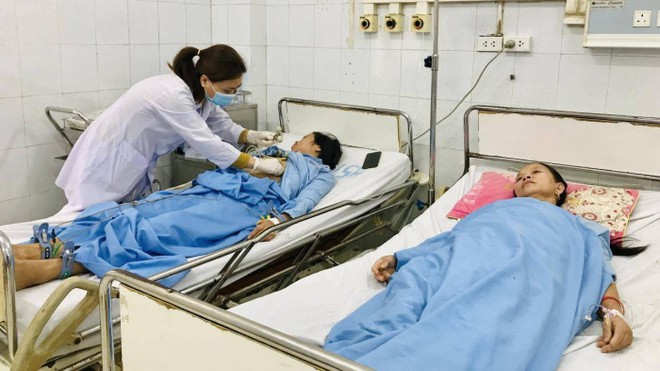 Thông tin mới nhất vụ gần 70 người sốc phản vệ, nhiều người nguy kịch sau khi tiêm vắc xin - Ảnh 1. Thông tin mới nhất vụ gần 70 người sốc phản vệ, nhiều người nguy kịch sau khi tiêm vắc xin - Ảnh 1.
