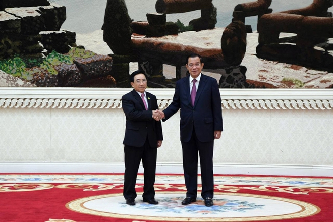 Trung Quốc tung đòn sấm sét với Omicron; Campuchia tặng quà cực khủng cho nước anh em của Việt Nam - Ảnh 1.