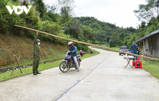 2 ca cộng đồng mới từng nằm viện cả tháng. Thêm 9 ca mắc, 10.000 học sinh phải dừng đến trường - Ảnh 1.