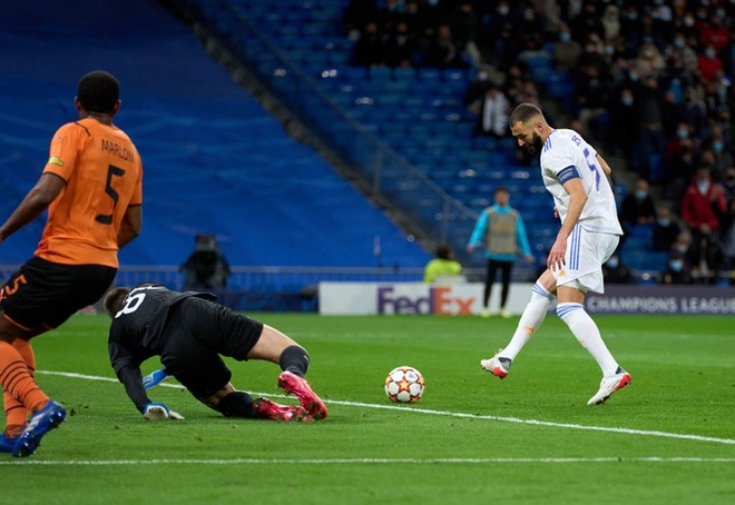 Benzema rực sáng trong ngày Real Madrid đi vào lịch sử Champions League - Ảnh 3.