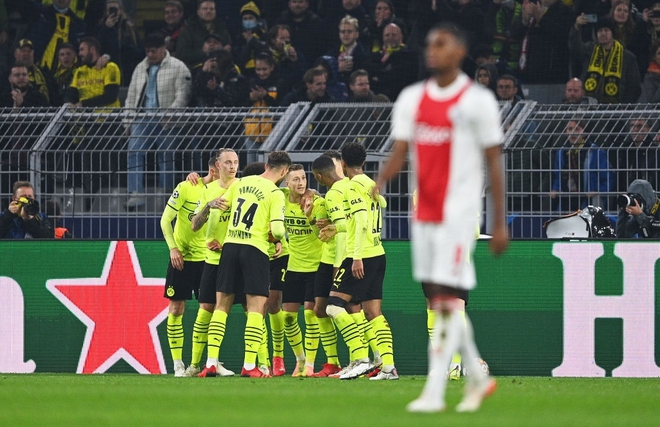 Hummels nhận thẻ đỏ, Dortmund thua ngược Ajax ngay trên sân nhà - Ảnh 6.