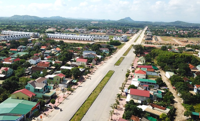 Đường dài 2km đầu tư gần 300 tỷ đồng ở Nghệ An, chưa bàn giao đã nát như tương - Ảnh 1.