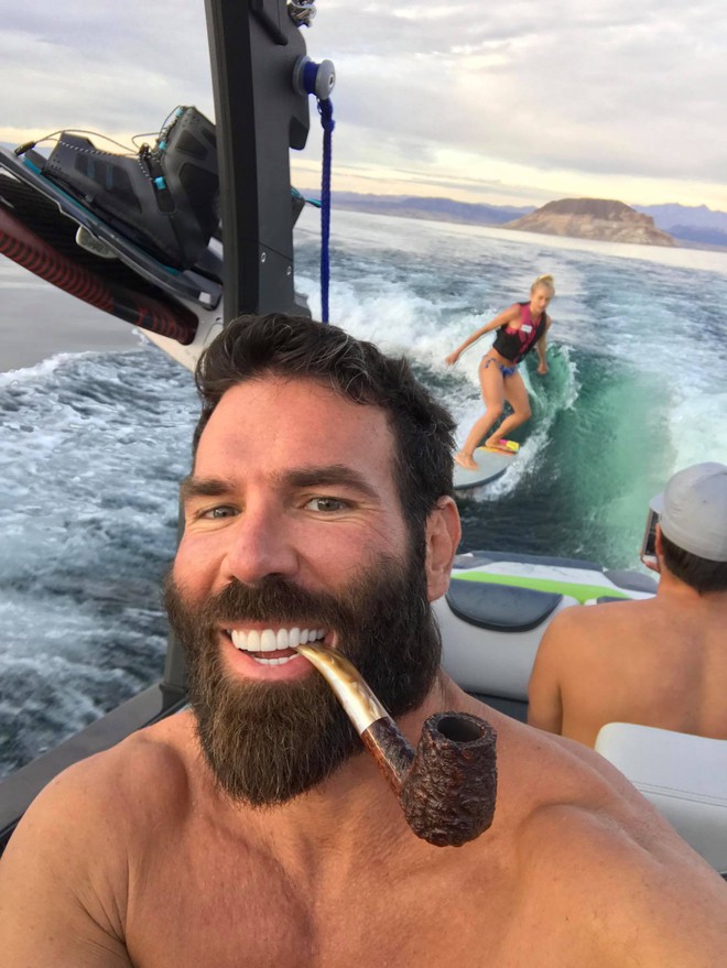 Dan Bilzerian: Hành trình từ tên lính thủy đánh bộ vô danh tới ông hoàng trong làng giải trí nhờ Poker - Ảnh 2.