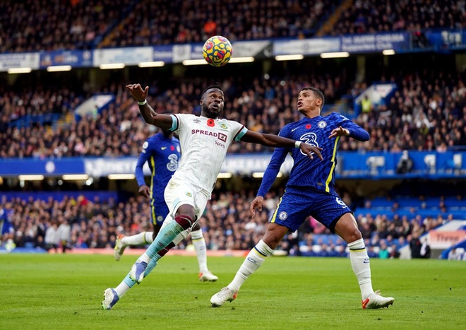 Phung phí nhiều cơ hội, Chelsea bất ngờ để Burnley cầm hòa ngay trên sân nhà - Ảnh 3.