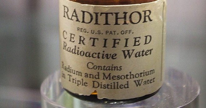 Radithor - Nước cất chứa phóng xạ từng được bán như một loại thần dược - Ảnh 1.