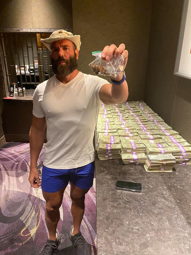 Dan Bilzerian bị gạ kèo đấu Poker 100 triệu USD, đối thủ là tỷ phú giàu có top 400 thế giới - Ảnh 1.