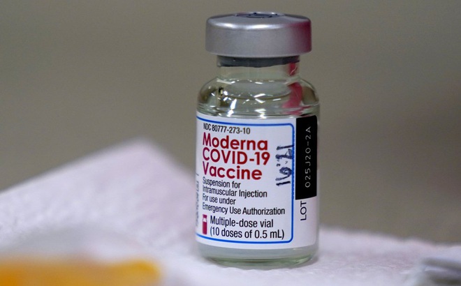 Một lọ vaccine Moderna. Ảnh: AP