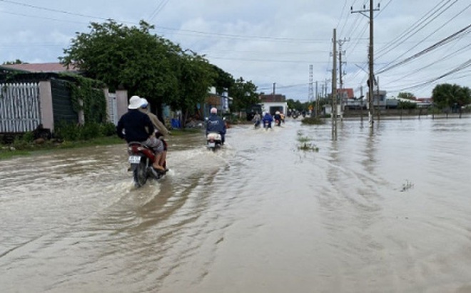 Mưa lớn trong 2 ngày qua khiến nhiều khu vực ở Ninh Thuận bị ngập cục bộ (Ảnh: Sĩ Minh).
