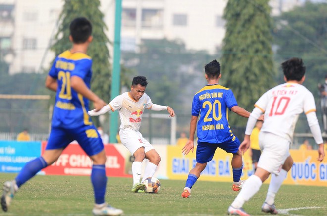 Cầu thủ U23 Việt Nam lập công, HAGL hủy diệt đối phương trong cơn mưa bàn thắng  - Ảnh 1.