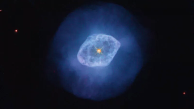 Ngắm hình ảnh kỳ bí của đám mây khí xâm lấn không gian từ Kính Hubble - Ảnh 1.