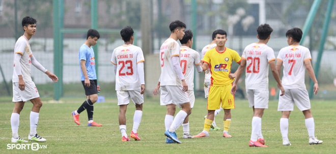 Vất vả hòa Thanh Hóa, HAGL hú vía vào vòng chung kết giải U21 Quốc gia - Ảnh 10.