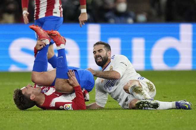 Sao Real Madrid thoát án phạt dù đạp thẳng chân Griezmann - Ảnh 2.