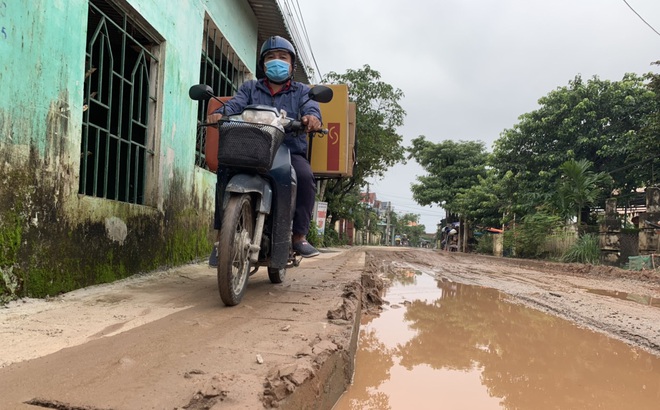 Người dân huyện Bình Sơn lưu thông trên những tuyến đường từng được mượn để thi công cao tốc Đà Nẵng - Quảng Ngãi