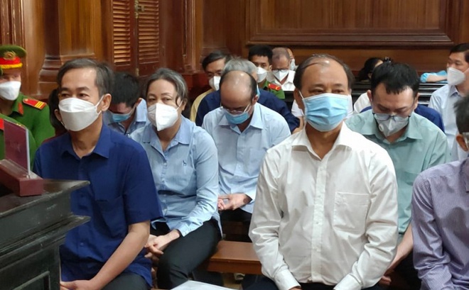 Bị cáo Lê Tấn Hùng (giữa, hàng đầu) bị đề nghị 26-30 năm tù .