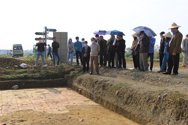 Phát hiện nhiều dấu tích kiến trúc độc đáo trong cuộc khai quật lớn nhất khảo cổ Việt Nam - Ảnh 1.