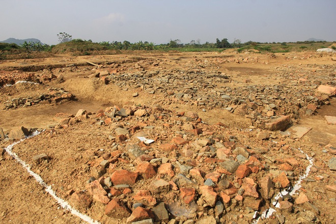 Phát hiện nhiều dấu tích kiến trúc độc đáo trong cuộc khai quật lớn nhất khảo cổ Việt Nam - Ảnh 5.