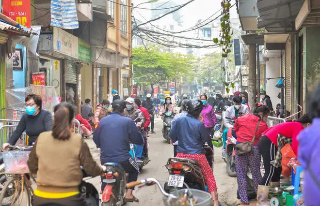 Hà Nội: F0 bị bỏ rơi 5 ngày, phường nói làm gì còn chỗ thu dung. Diễn viên Kim Oanh mắc Covid-19 - Ảnh 1.