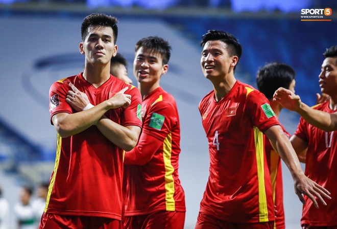 Xem lại màn kung-fu Indonesia dùng để đấu Việt Nam tại vòng loại World Cup 2022 - Ảnh 13.