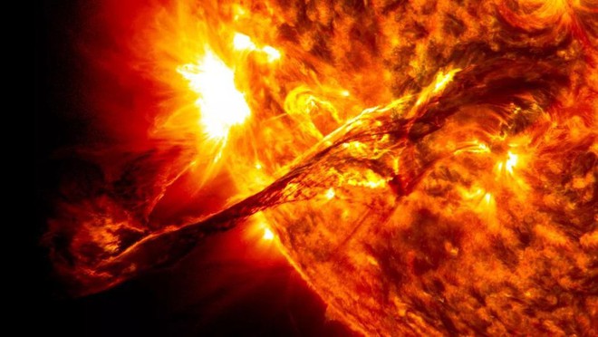 Quả cầu plasma Mega phun ra từ ngôi sao giống như mặt trời - Ảnh 1.