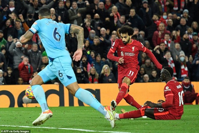 Liverpool 3-1 Newcastle: Vượt bão Covid-19 - Ảnh 2.