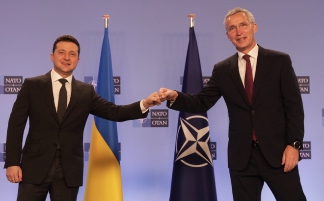 Tổng thống Ukraine và Tổng thư ký NATO. Anh: NATO