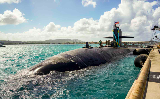 Một tàu ngầm tấn công của Mỹ tại căn cứ hải quân ở đảo Guam. (Ảnh: Bộ QP Mỹ)