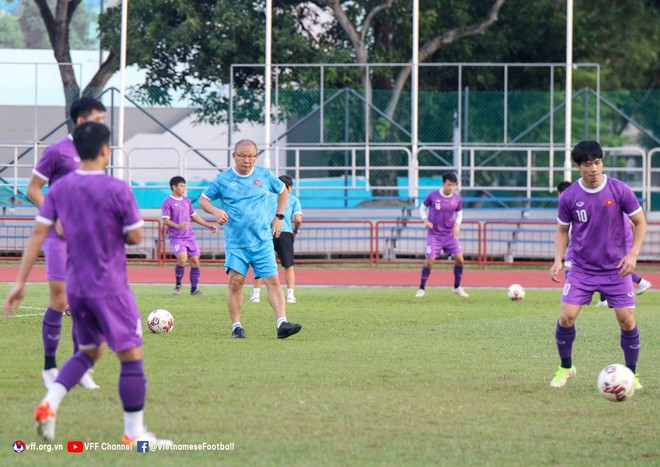 HLV Park do thám đối thủ của ĐT Việt Nam ở bán kết AFF Cup? - Ảnh 1.