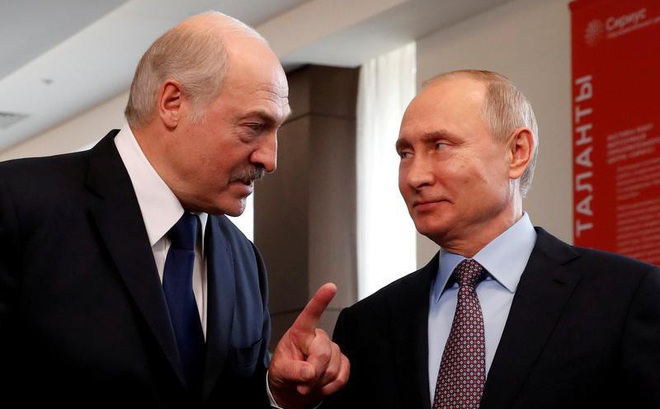 Tổng thống Belarus - Alexander Lukashenko và Tổng thống Nga -Vladimir Putin. Ảnh: Reuters