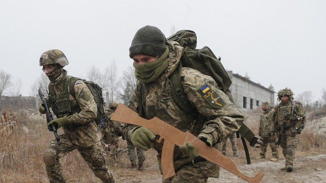 Nga vs Ukraine: Tương quan lực lượng và viễn cảnh có thể xảy ra trong một cuộc chiến tranh - Ảnh 1.