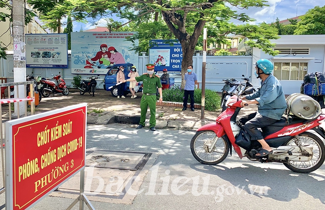 C03 Bộ Công an triệu tập ông Nguyễn Văn Định. Một tỉnh bất ngờ cấm người dân ra đường ban đêm - Ảnh 1.