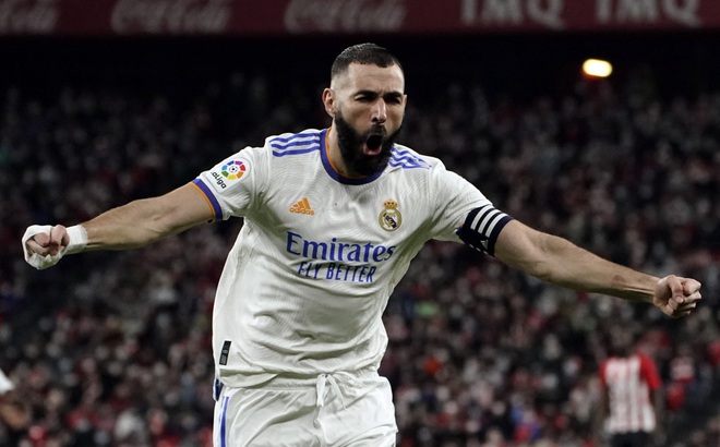 Benzema ghi cú đúp bàn thắng vào lưới Bilbao (Ảnh: Reuters).