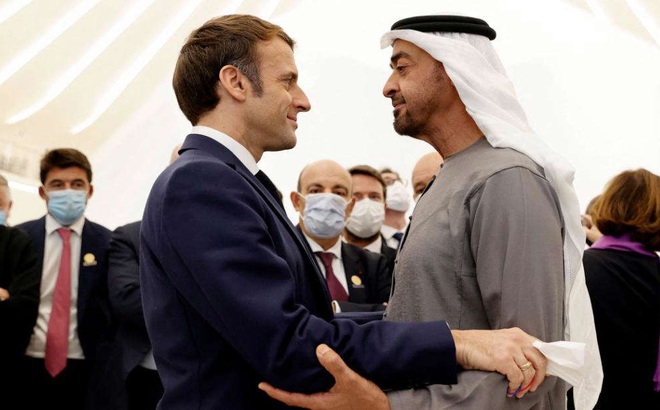 Tổng thống Pháp Emmanuel Macron gặp gỡ Thái tử  UAE Mohammed bin Zayed al-Nahyan ngày 3/12. Ảnh: AFP