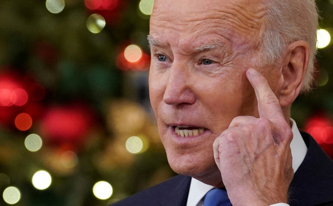 Tổng thống Mỹ Joe Biden ngày 23-12 ký ban hành luật cấm nhập khẩu hàng hóa từ khu tự trị Tân Cương (Trung Quốc). Ảnh: Reuters